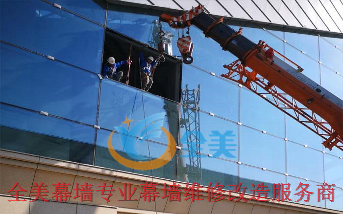 上海根据国家建筑节能目标，通过幕墙改造开拓建筑节能新途径